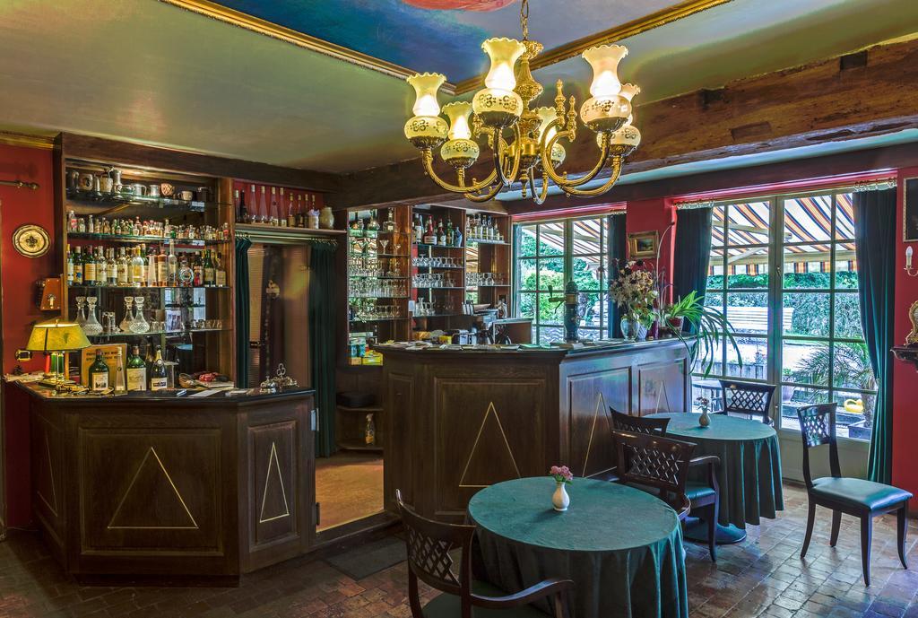 Tromcourt Otel Couvin Dış mekan fotoğraf